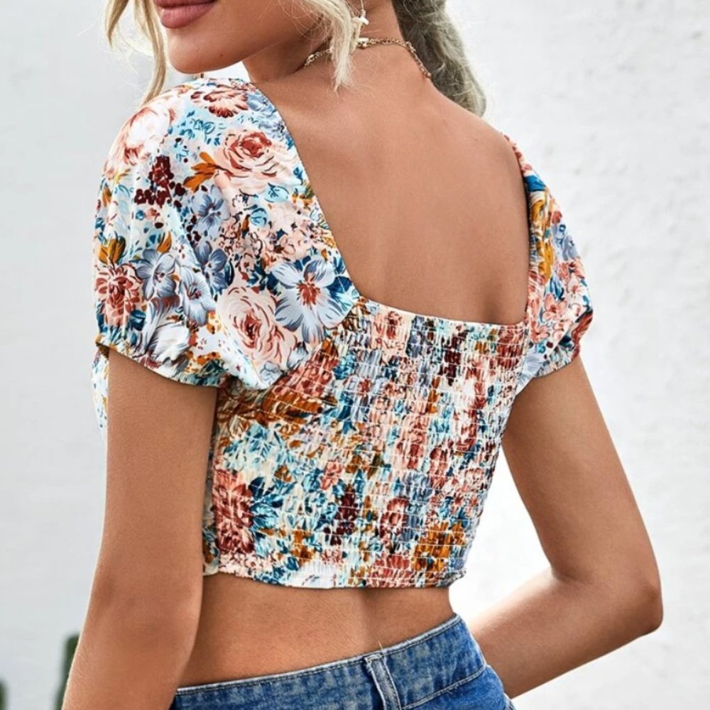 🌸3/$15 🌸 Shein | Cut Out Tie Front Floral Crop Top - Picture 2 of 8